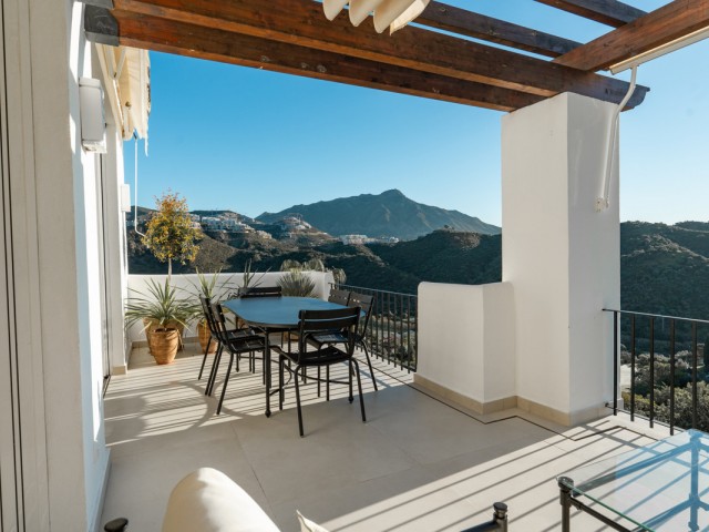 Apartamento con 3 Dormitorios  en Benahavís