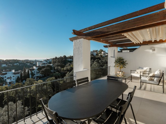 Apartamento con 3 Dormitorios  en Benahavís