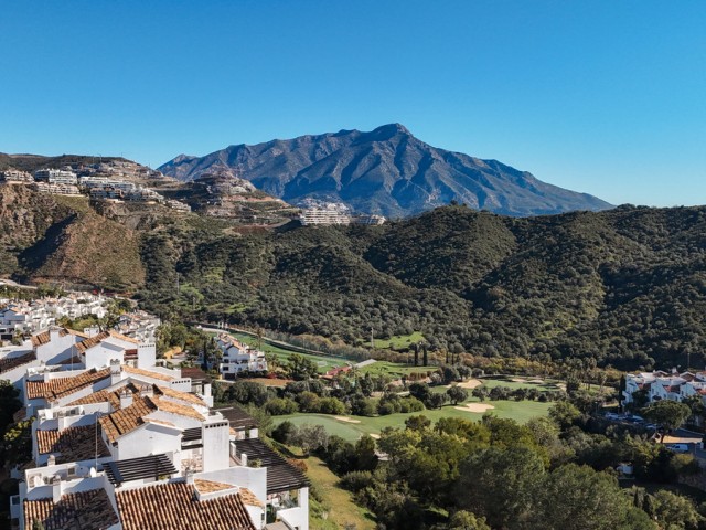 Apartamento con 3 Dormitorios  en Benahavís