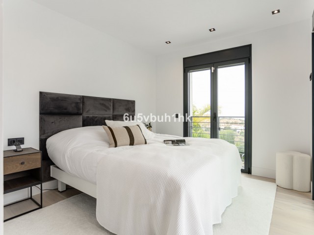 4 Soveroms Rekkehus i Estepona