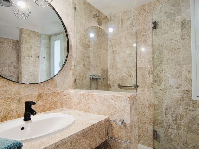 Appartement avec 3 Chambres  à Nueva Andalucía