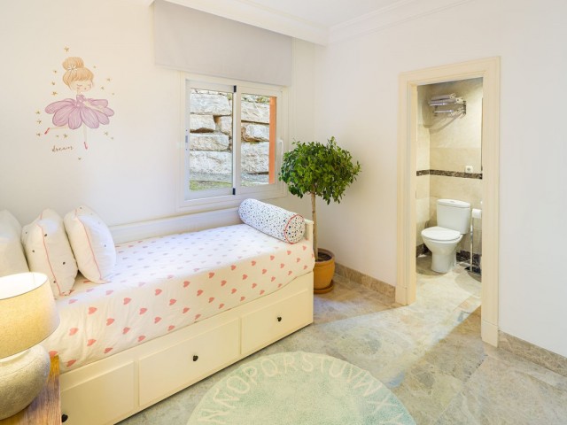 4 Schlafzimmer Apartment in Nueva Andalucía