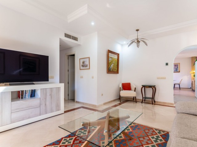 3 Bedrooms Apartment in Elviria