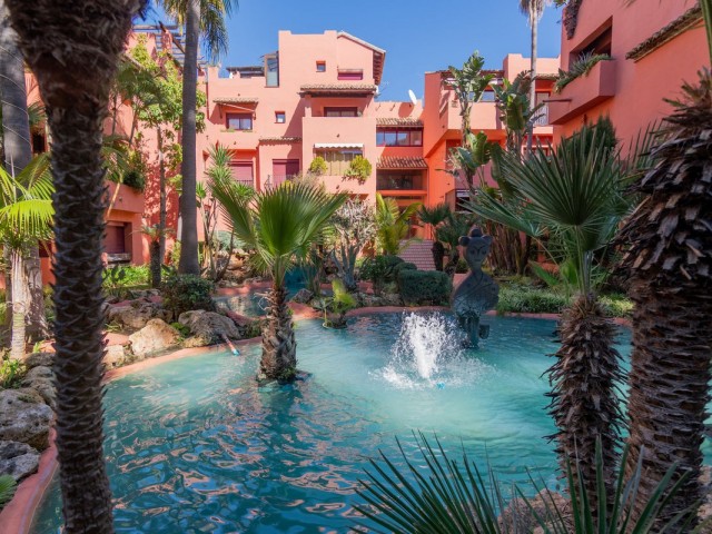 3 Bedrooms Apartment in Elviria