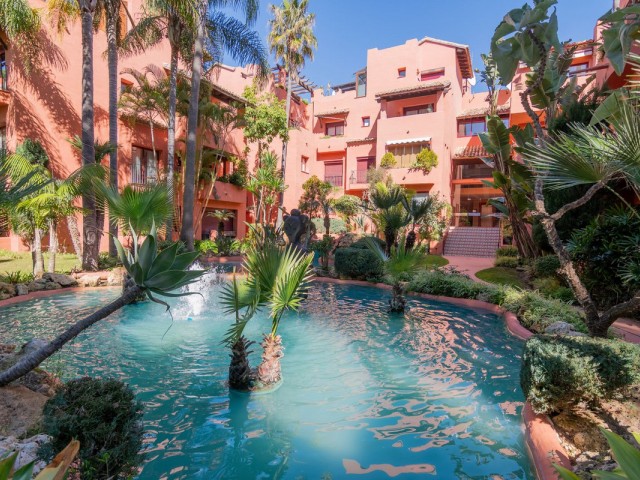 3 Bedrooms Apartment in Elviria