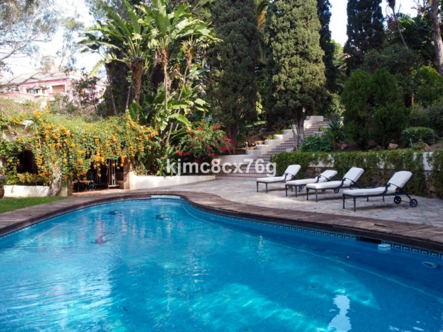 Villa avec 7 Chambres  à Calahonda