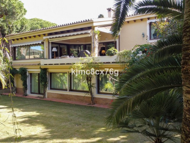 Villa avec 7 Chambres  à Calahonda