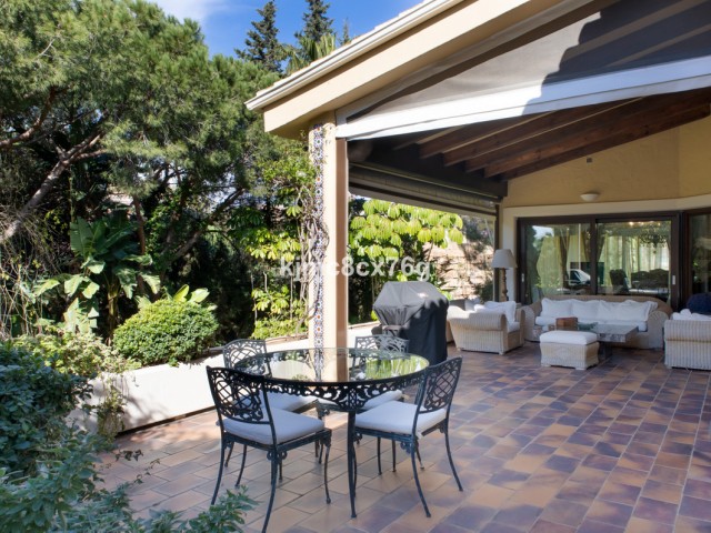 Villa avec 7 Chambres  à Calahonda