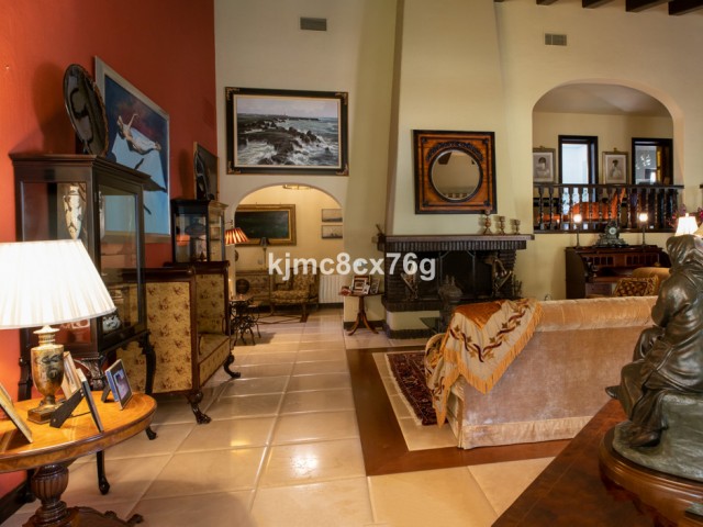 Villa avec 7 Chambres  à Calahonda