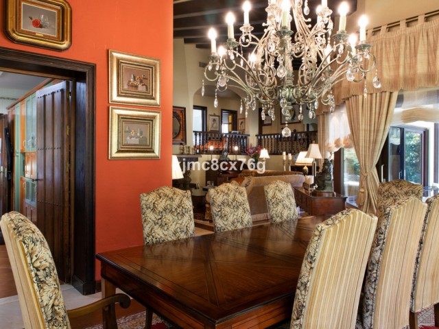 Villa avec 7 Chambres  à Calahonda