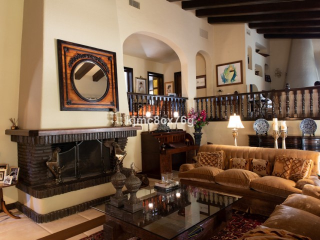 Villa avec 7 Chambres  à Calahonda