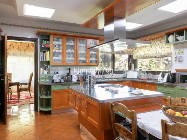 Villa avec 7 Chambres  à Calahonda