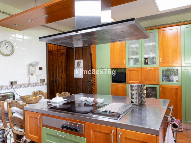 Villa avec 7 Chambres  à Calahonda