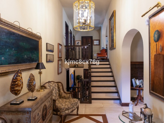 Villa avec 7 Chambres  à Calahonda