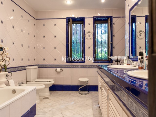 Villa avec 7 Chambres  à Calahonda