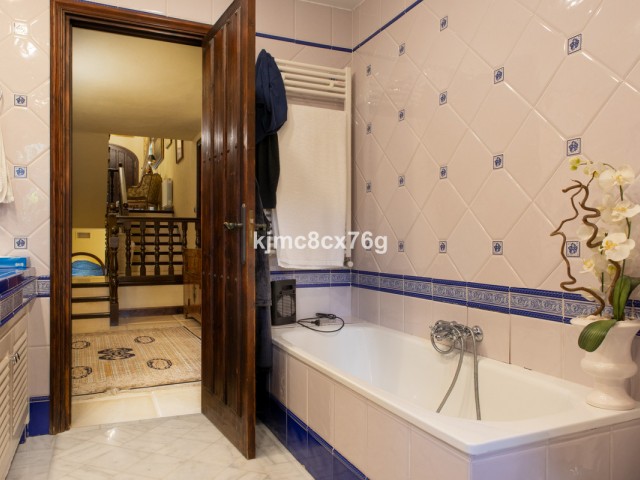 Villa avec 7 Chambres  à Calahonda