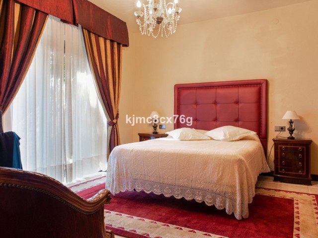 Villa avec 7 Chambres  à Calahonda