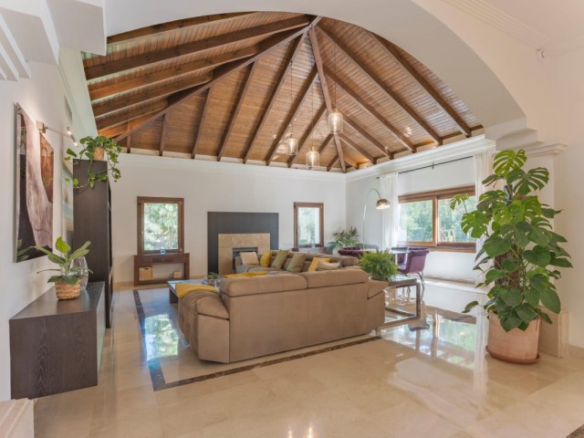 6 Schlafzimmer Villa in Nueva Andalucía