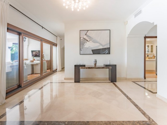 6 Schlafzimmer Villa in Nueva Andalucía