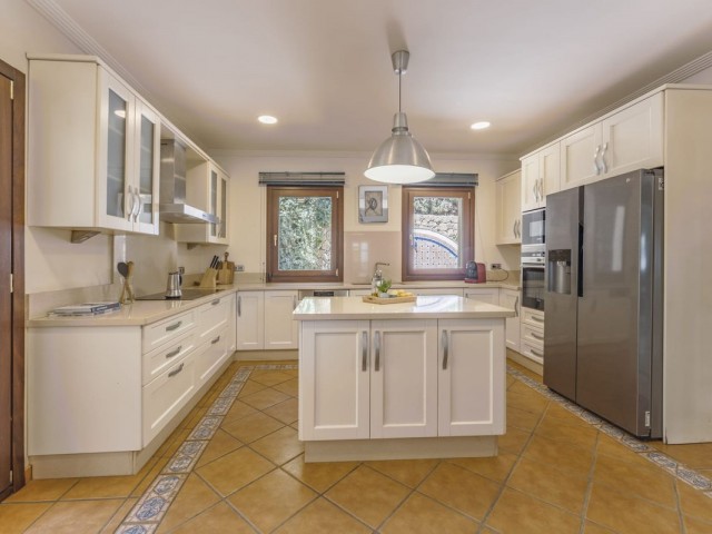 6 Schlafzimmer Villa in Nueva Andalucía