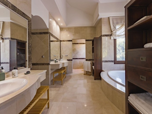 6 Schlafzimmer Villa in Nueva Andalucía