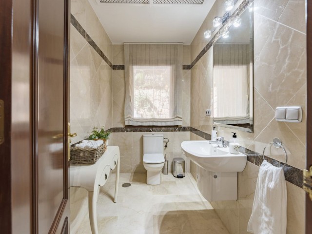 6 Schlafzimmer Villa in Nueva Andalucía