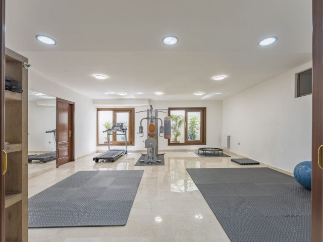 6 Schlafzimmer Villa in Nueva Andalucía