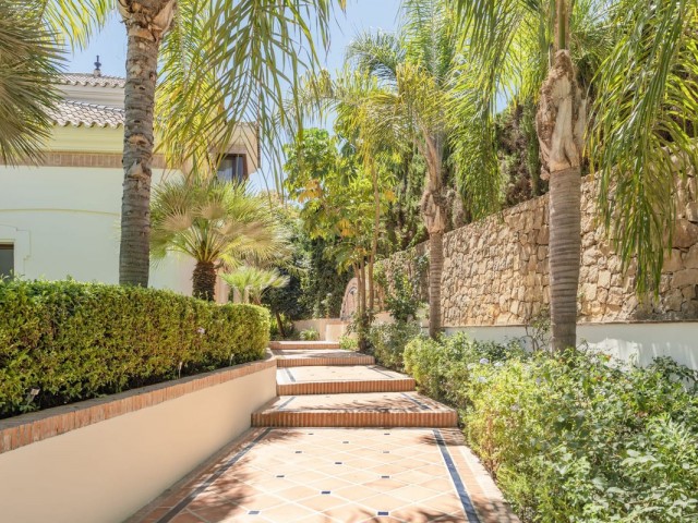 6 Schlafzimmer Villa in Nueva Andalucía