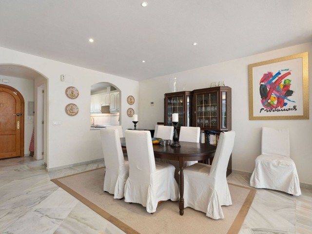 Maison mitoyenne avec 3 Chambres  à Nueva Andalucía