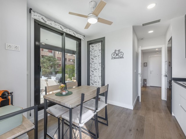 Apartamento con 3 Dormitorios  en Málaga