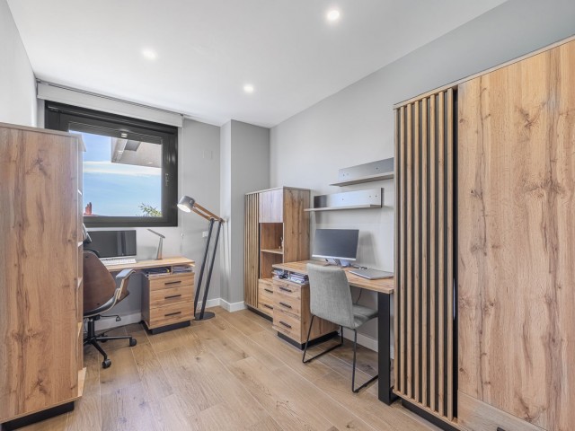 Apartamento con 3 Dormitorios  en Málaga