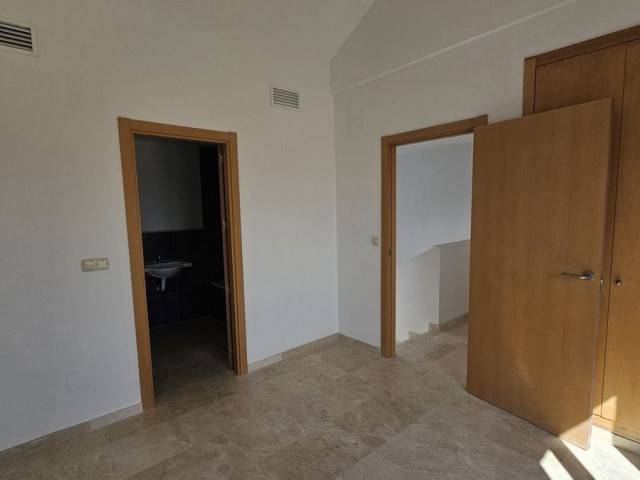 2 Slaapkamer Rijtjeshuis in Doña Julia