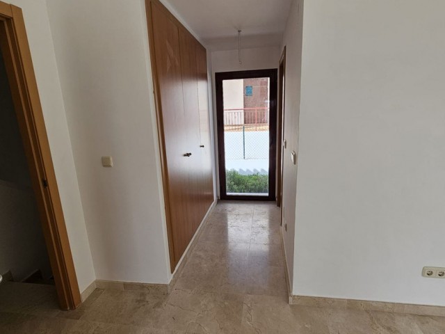 2 Slaapkamer Rijtjeshuis in Doña Julia