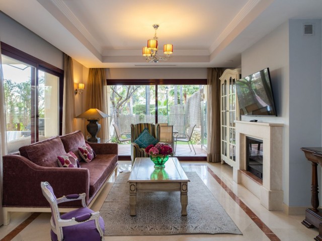 4 Schlafzimmer Reihenhaus in Nueva Andalucía