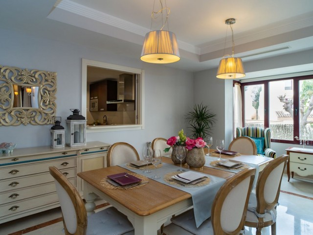 4 Schlafzimmer Reihenhaus in Nueva Andalucía