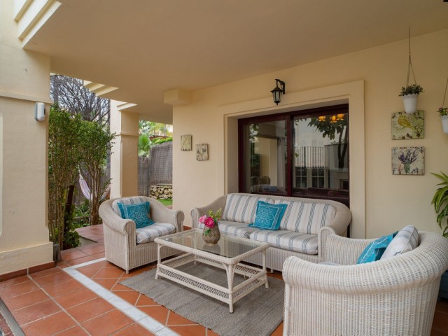 4 Schlafzimmer Reihenhaus in Nueva Andalucía