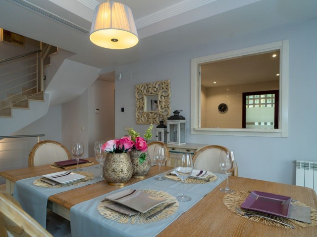 4 Schlafzimmer Reihenhaus in Nueva Andalucía