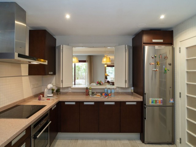 4 Schlafzimmer Reihenhaus in Nueva Andalucía