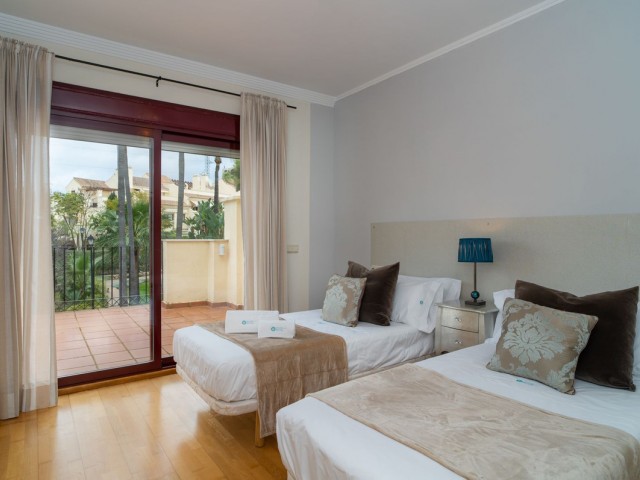 4 Schlafzimmer Reihenhaus in Nueva Andalucía