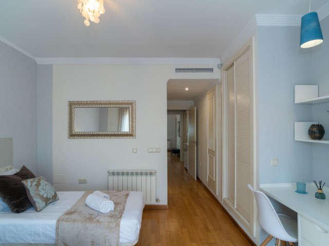 4 Schlafzimmer Reihenhaus in Nueva Andalucía