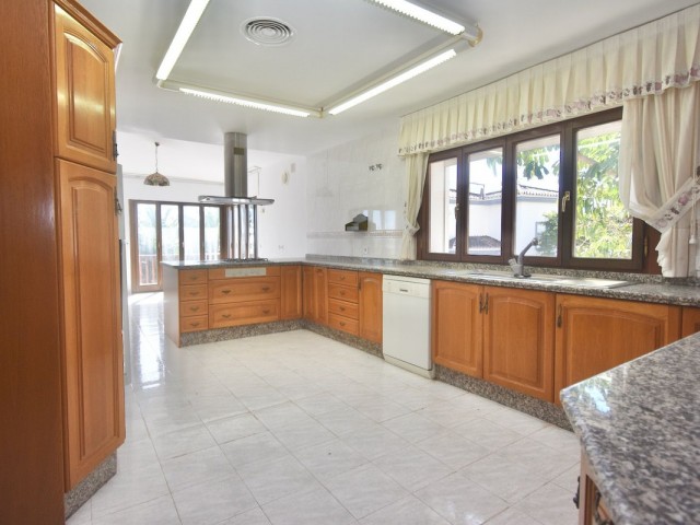 7 Schlafzimmer Villa in Benalmadena