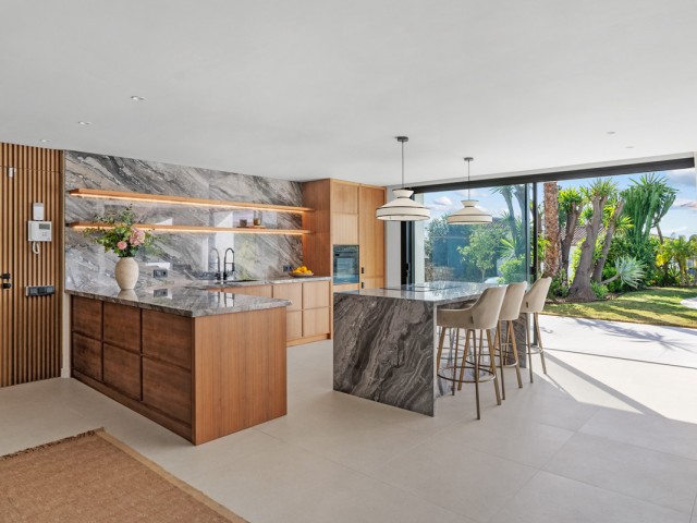 4 Schlafzimmer Villa in Nueva Andalucía