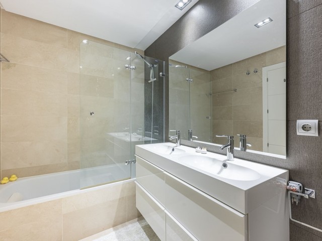 2 Bedrooms Apartment in Benahavís