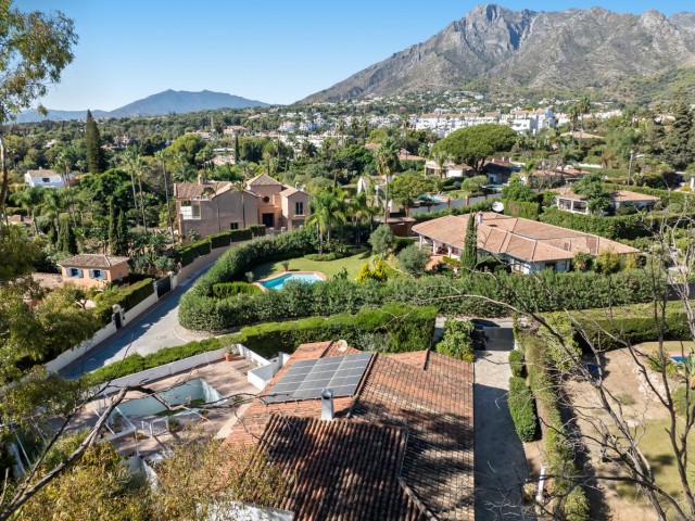 4 Bedrooms Villa in Marbella