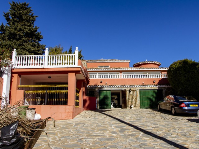 6 Schlafzimmer Villa in Estepona