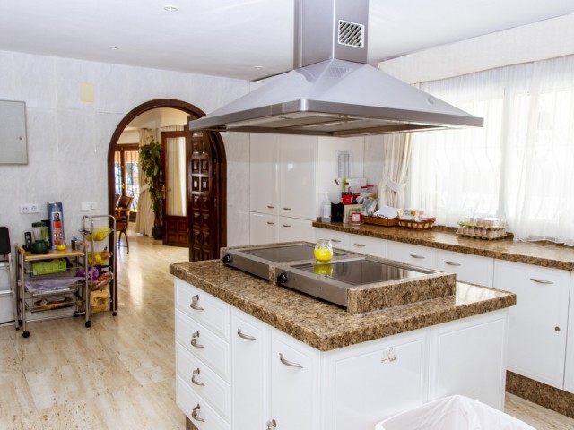 6 Sovrums Villa i Estepona