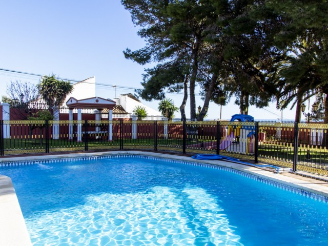 6 Sovrums Villa i Estepona