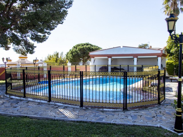 6 Sovrums Villa i Estepona