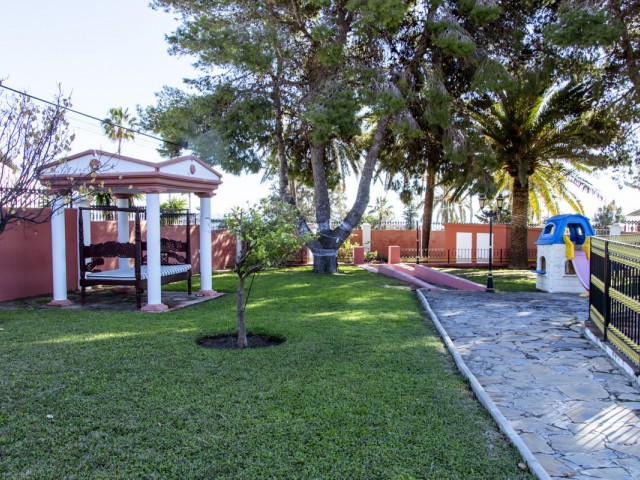 6 Sovrums Villa i Estepona