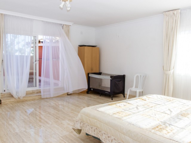 6 Sovrums Villa i Estepona